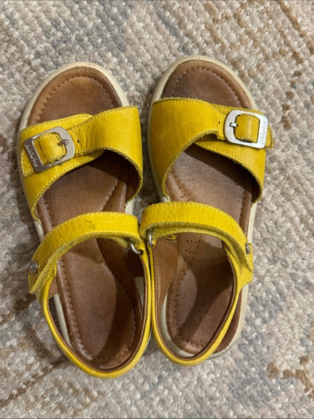 Yellow leather children's sandals by Naturino / Size 32